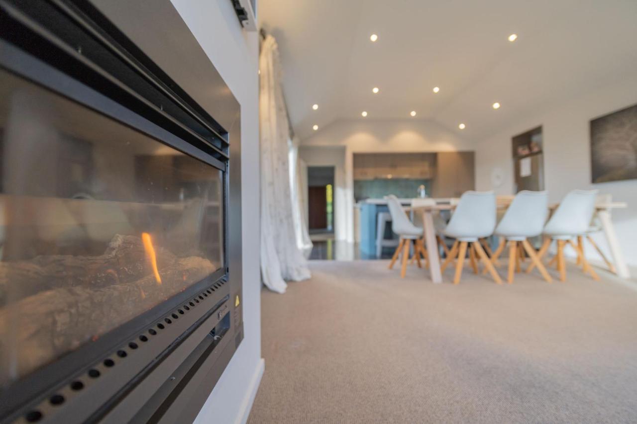Southland Sounds - Te Anau Holiday Home エクステリア 写真